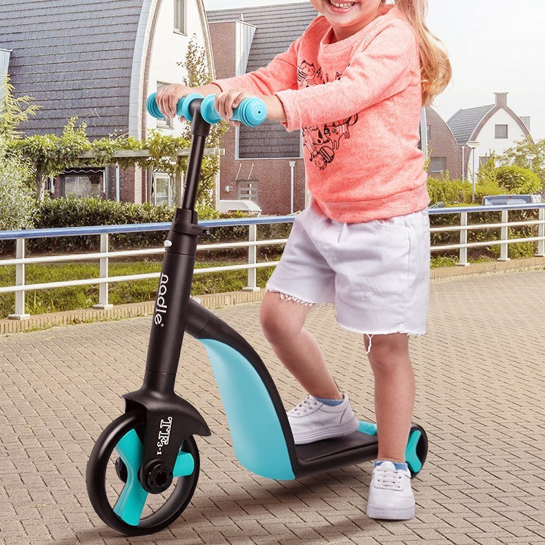 Les Scooters pour enfants glissent en équilibre